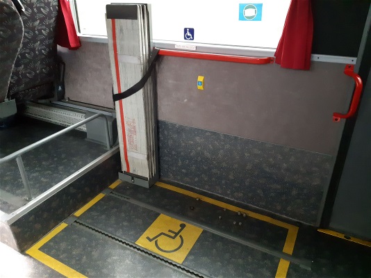 Plats för rullstol på en länsbuss.