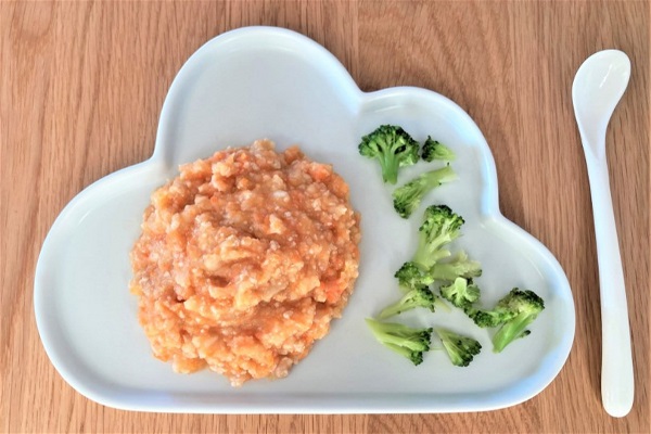 Rotmos med kyckling och kokt broccoli