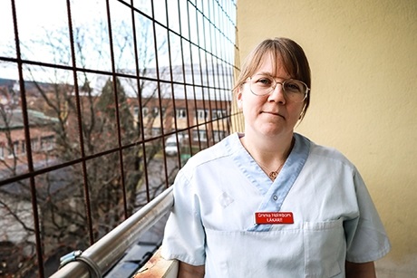 Emma Holmbom, överläkare vid Centrum för obstetrik och gynekologi i Skellefteå, är årets mottagare av Hippokratespriset.