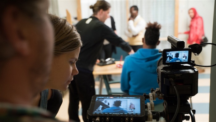 Filmkamera och ett filmteam som spelar in film