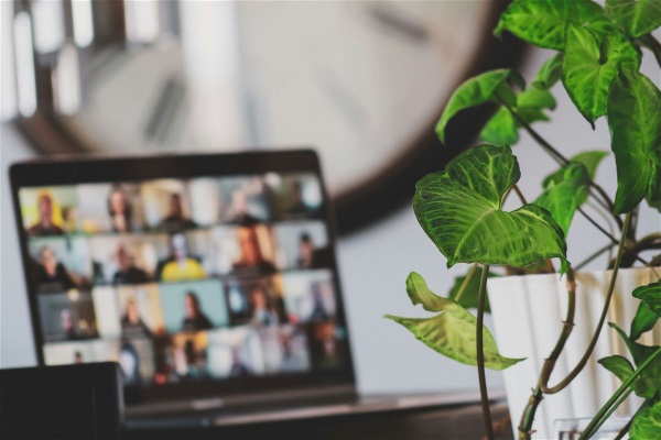 meeting, photo by Rivage om Unsplash